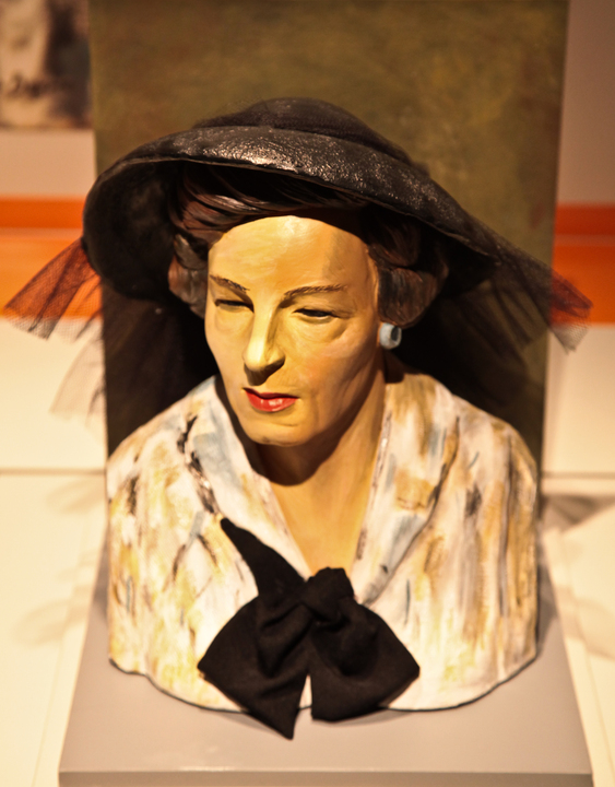 Maquete tátil tridimensional da obra de Gino Bruno, intitulada A dama de chapéu, sem data.
