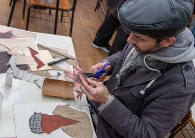 professor produzindo arte